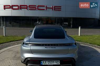 Седан Porsche Taycan 2020 в 