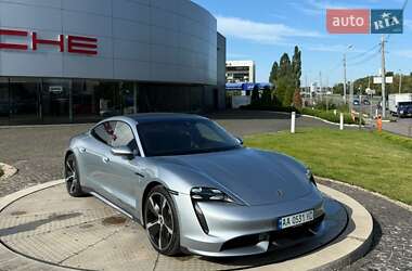 Седан Porsche Taycan 2020 в 