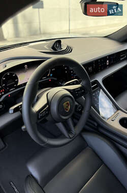 Седан Porsche Taycan 2020 в 