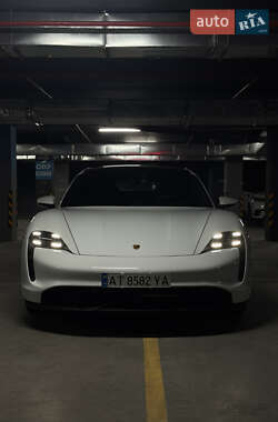 Седан Porsche Taycan 2023 в 
