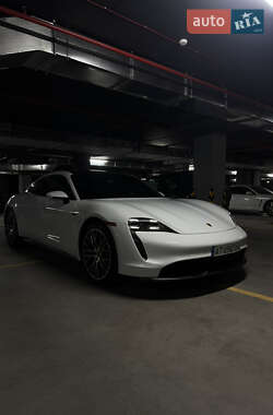 Porsche Taycan 2023