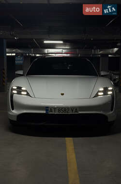 Седан Porsche Taycan 2023 в 