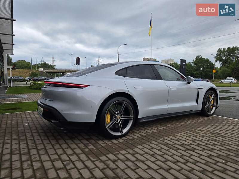 Седан Porsche Taycan 2021 в Киеве