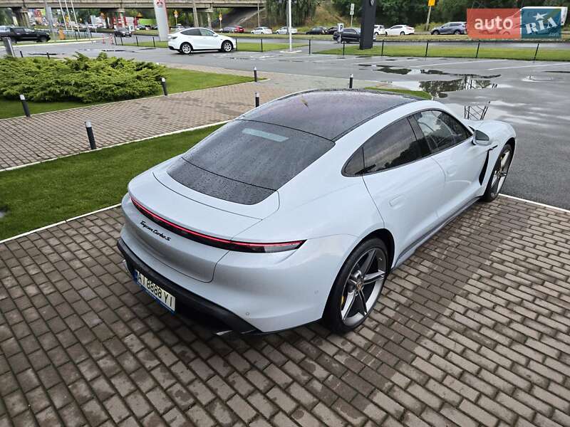 Седан Porsche Taycan 2021 в Киеве
