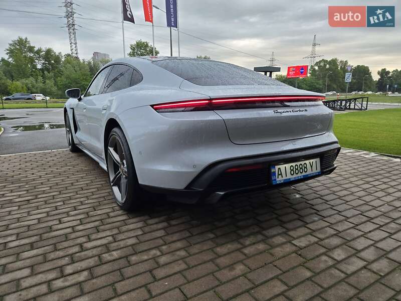 Седан Porsche Taycan 2021 в Киеве