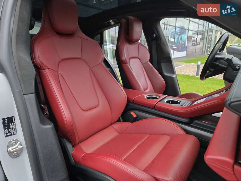 Седан Porsche Taycan 2021 в Киеве