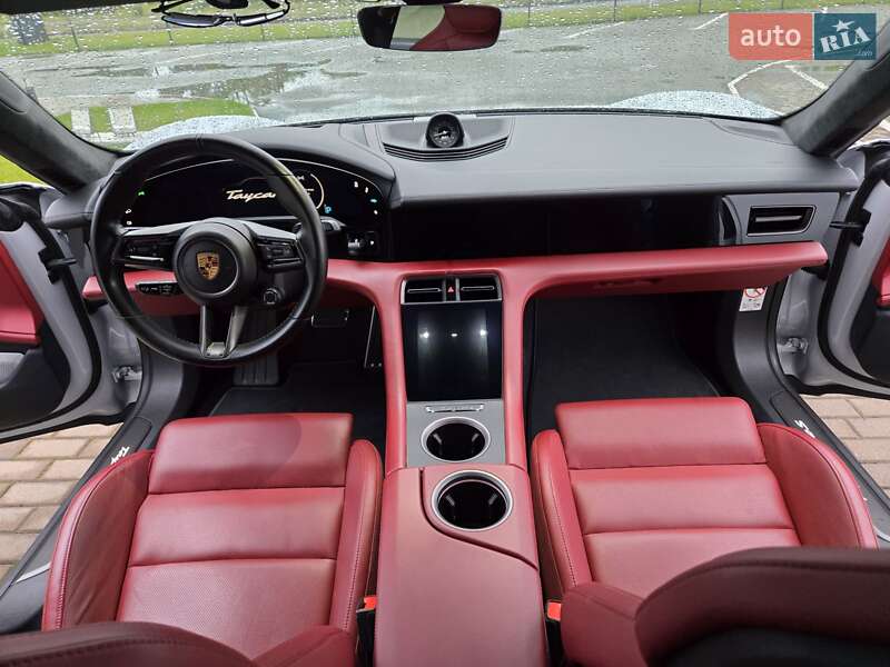 Седан Porsche Taycan 2021 в Киеве
