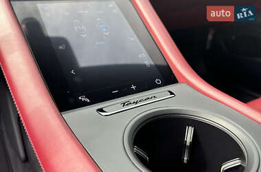 Седан Porsche Taycan 2022 в 