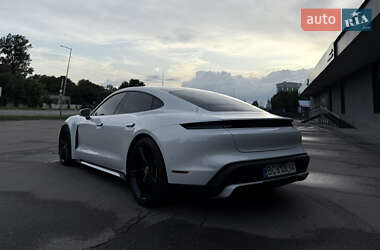 Седан Porsche Taycan 2020 в 