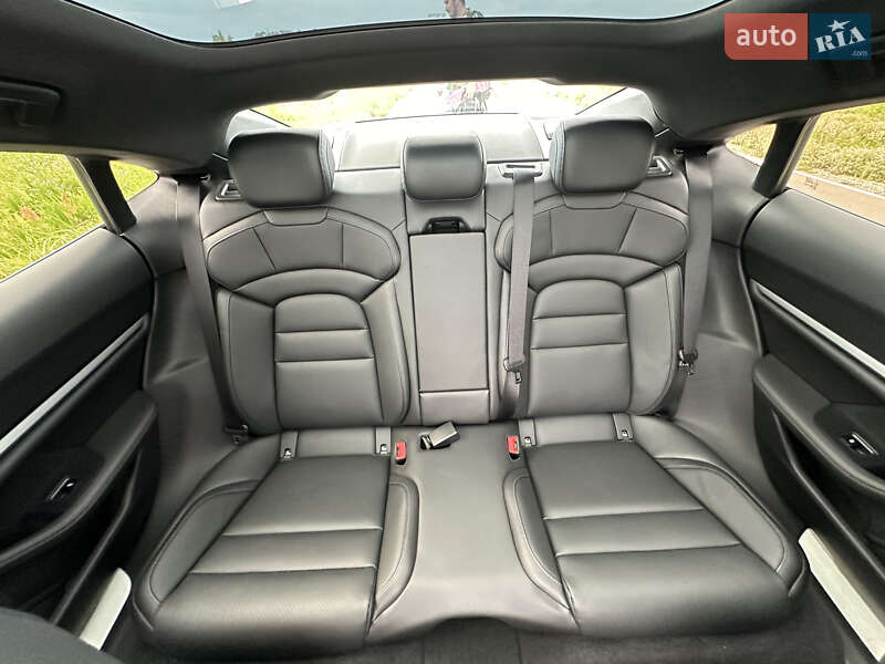 Седан Porsche Taycan 2025 в Киеве