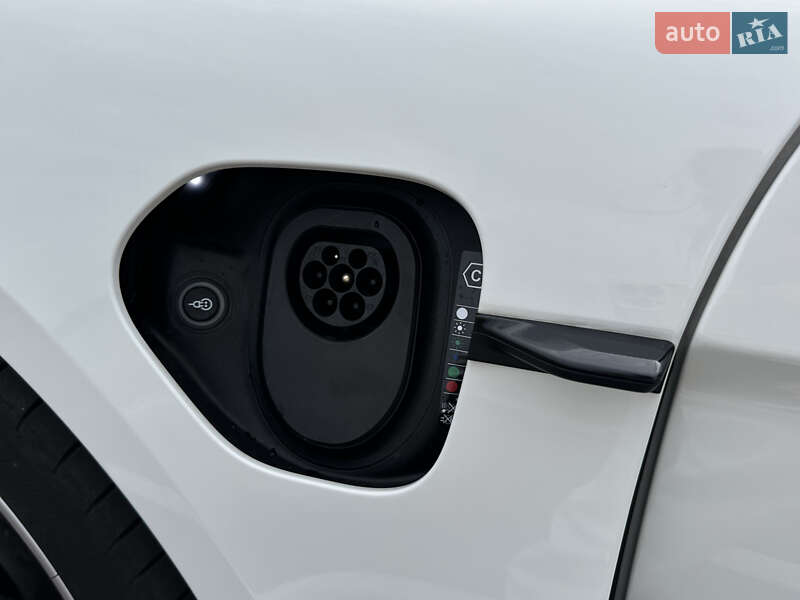 Седан Porsche Taycan 2025 в Киеве