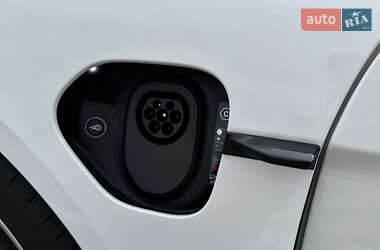 Седан Porsche Taycan 2025 в 