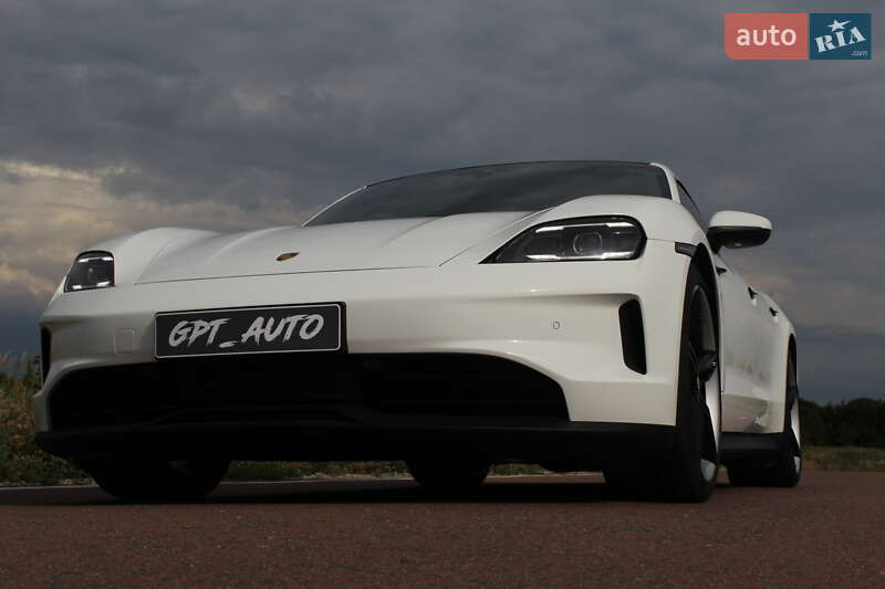 Седан Porsche Taycan 2025 в Киеве