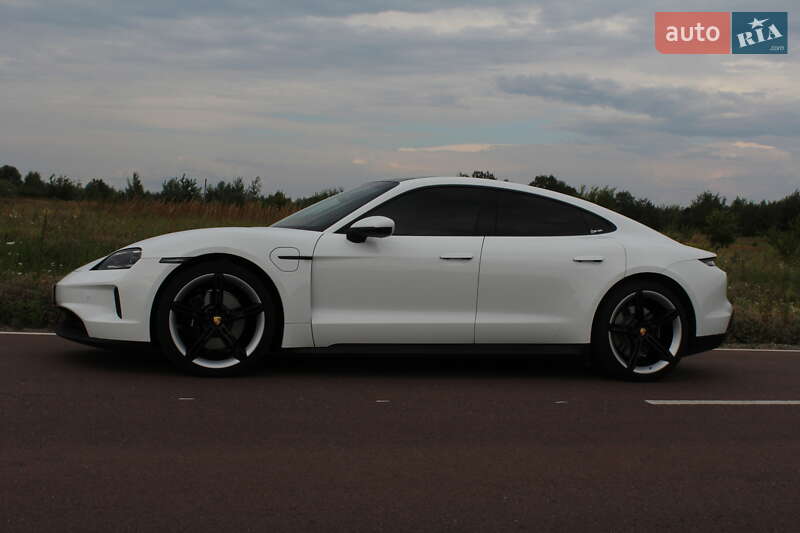 Седан Porsche Taycan 2025 в Киеве