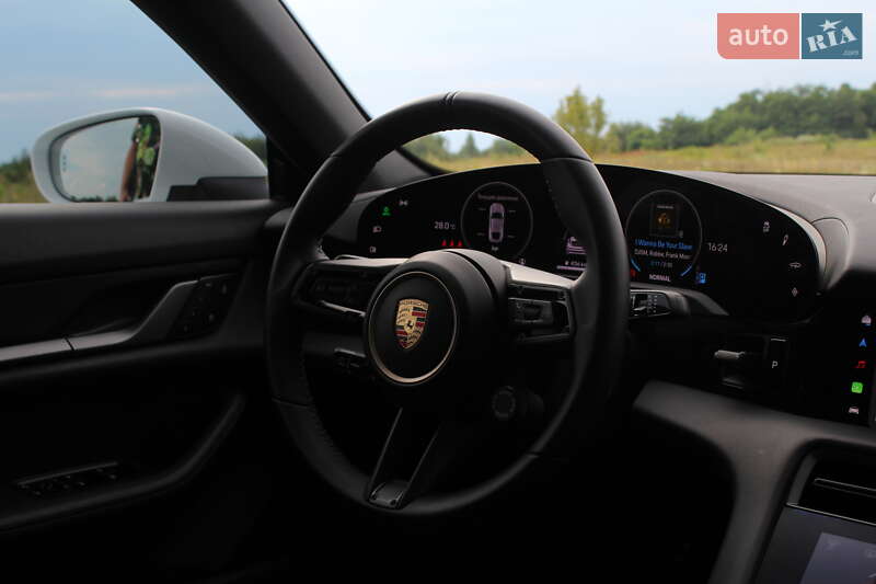 Седан Porsche Taycan 2025 в Киеве