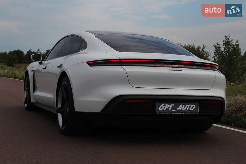 Седан Porsche Taycan 2025 в Киеве