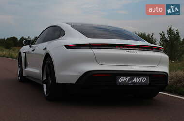 Седан Porsche Taycan 2025 в 