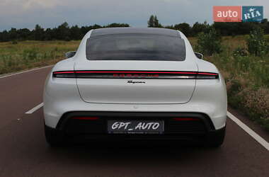 Седан Porsche Taycan 2025 в 