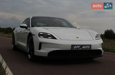 Седан Porsche Taycan 2025 в 