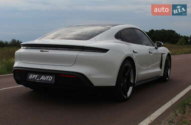 Седан Porsche Taycan 2025 в 