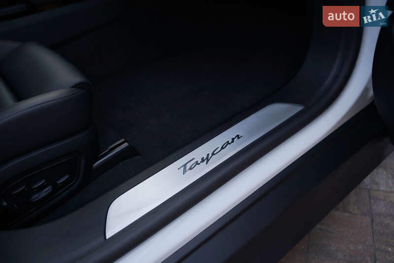 Седан Porsche Taycan 2025 в Киеве