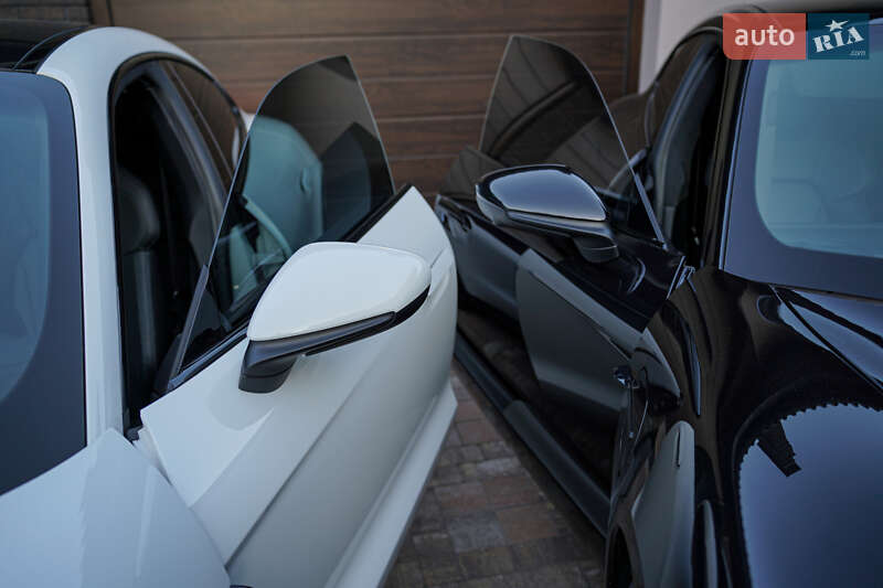 Седан Porsche Taycan 2025 в Киеве