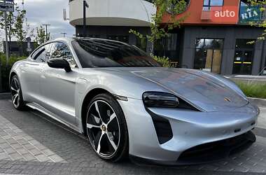 Седан Porsche Taycan 2022 в 
