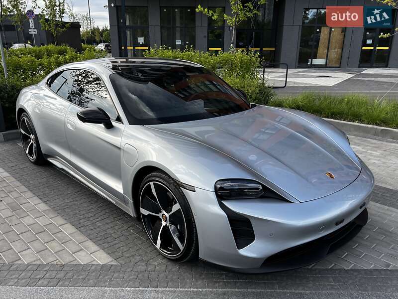 Porsche Taycan 2022