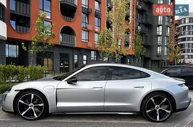 Седан Porsche Taycan 2022 в 