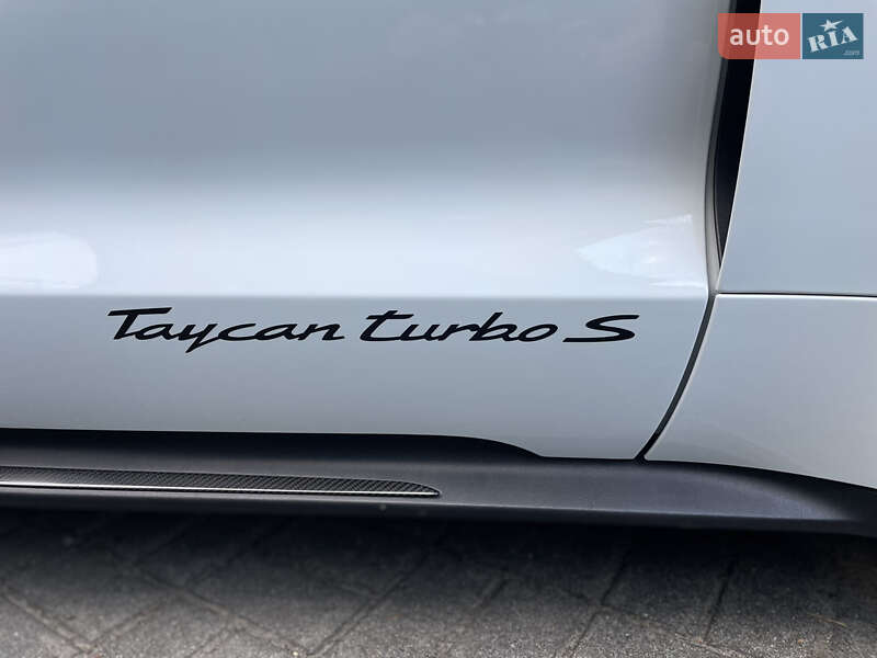 Седан Porsche Taycan 2020 в Львове