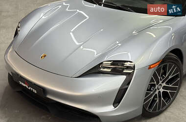 Седан Porsche Taycan 2023 в 