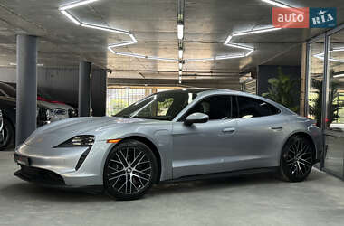 Седан Porsche Taycan 2023 в 