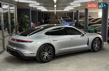 Седан Porsche Taycan 2023 в 