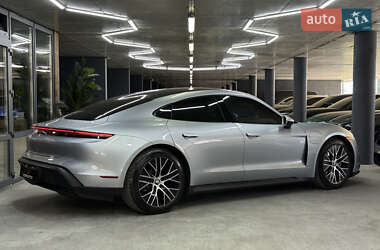Седан Porsche Taycan 2023 в 