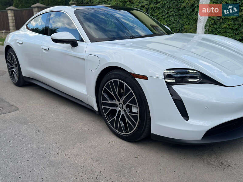 Седан Porsche Taycan 2022 в Коломые
