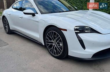 Седан Porsche Taycan 2022 в 