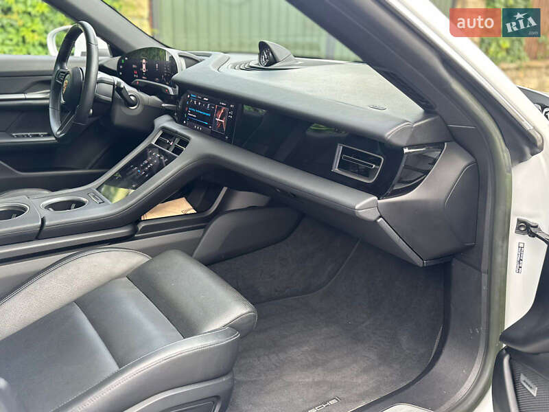 Седан Porsche Taycan 2022 в Коломые