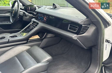 Седан Porsche Taycan 2022 в 