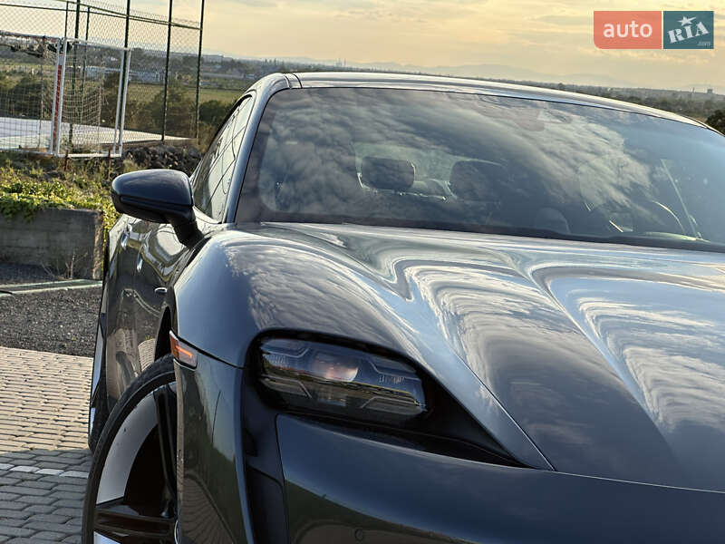 Седан Porsche Taycan 2020 в Львове