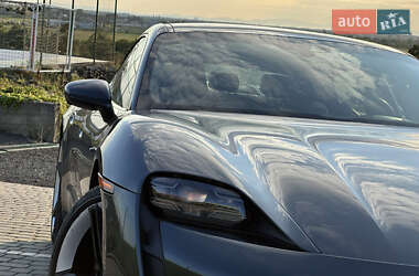 Седан Porsche Taycan 2020 в 