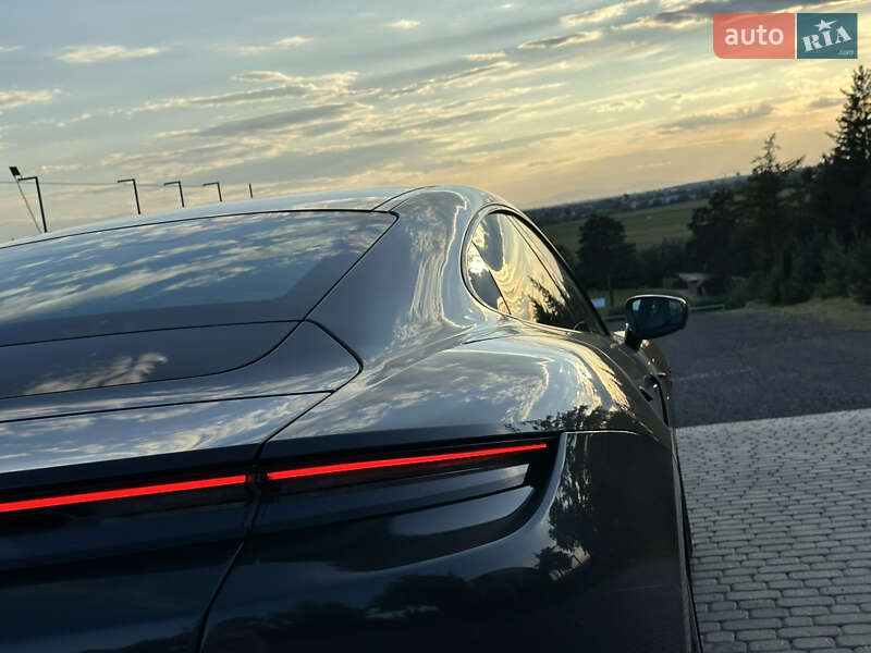 Седан Porsche Taycan 2020 в Львове