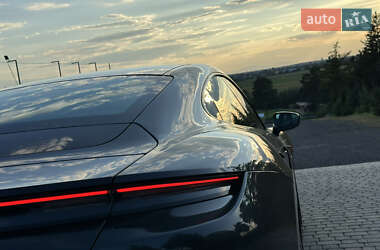 Седан Porsche Taycan 2020 в 