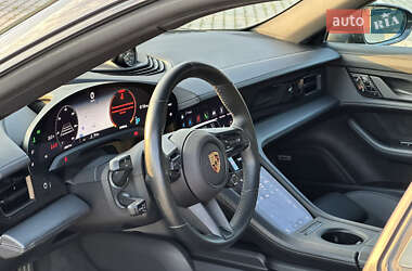 Седан Porsche Taycan 2020 в 