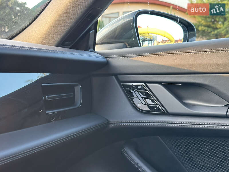 Седан Porsche Taycan 2020 в Львове