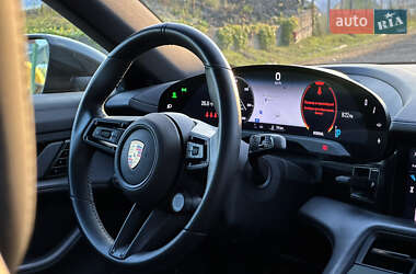 Седан Porsche Taycan 2020 в 