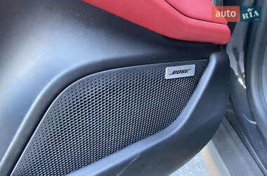 Седан Porsche Taycan 2019 в 
