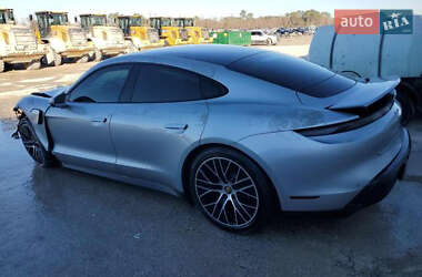 Седан Porsche Taycan 2021 в 
