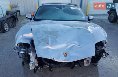 Седан Porsche Taycan 2021 в 