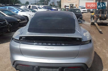 Седан Porsche Taycan 2021 в 