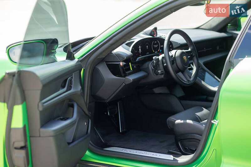 Седан Porsche Taycan 2020 в Львове